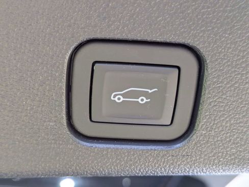 Used 2025 Buick Enclave Preferred FWD image 14
