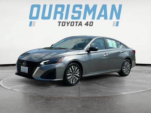 Used 2024 Nissan Altima 2.5 SV FWD image 3