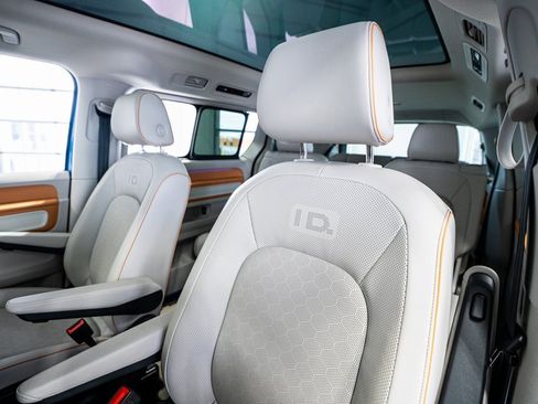 Used 2025 Volkswagen ID. Buzz 1st Edition image 35