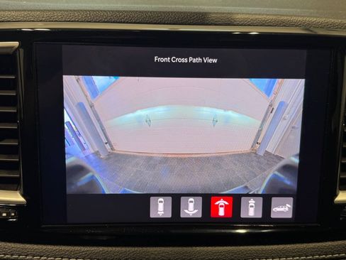 Used 2023 Chrysler Pacifica Touring-L FWD image 34