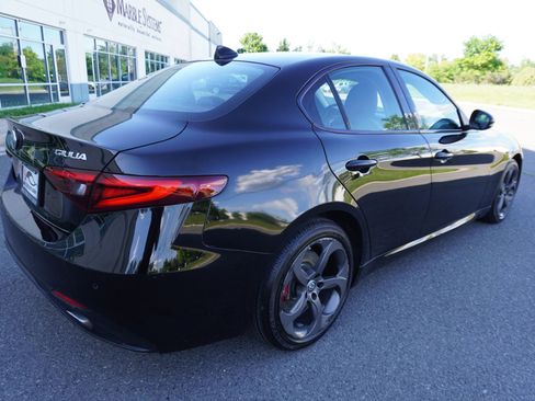 Used 2017 Alfa Romeo Giulia AWD image 7
