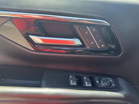 Used 2025 Chevrolet Tahoe LT RWD image 23