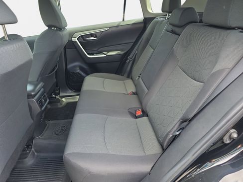 Used 2022 Toyota RAV4 XLE w/ Convenience Package FWD image 14