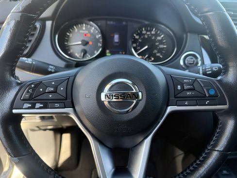 Used 2020 Nissan Rogue SV w/ Premium Package image 24