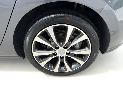 Used 2018 Hyundai Elantra GT FWD image 12