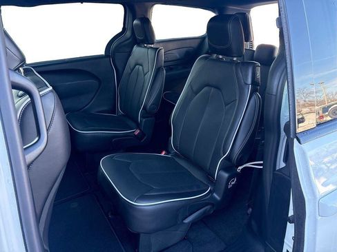 New 2026 Chrysler Pacifica Limited w/ S Appearance Package AWD/4WD image 10