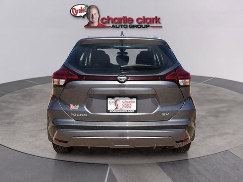 Used 2023 Nissan Kicks SV image 4