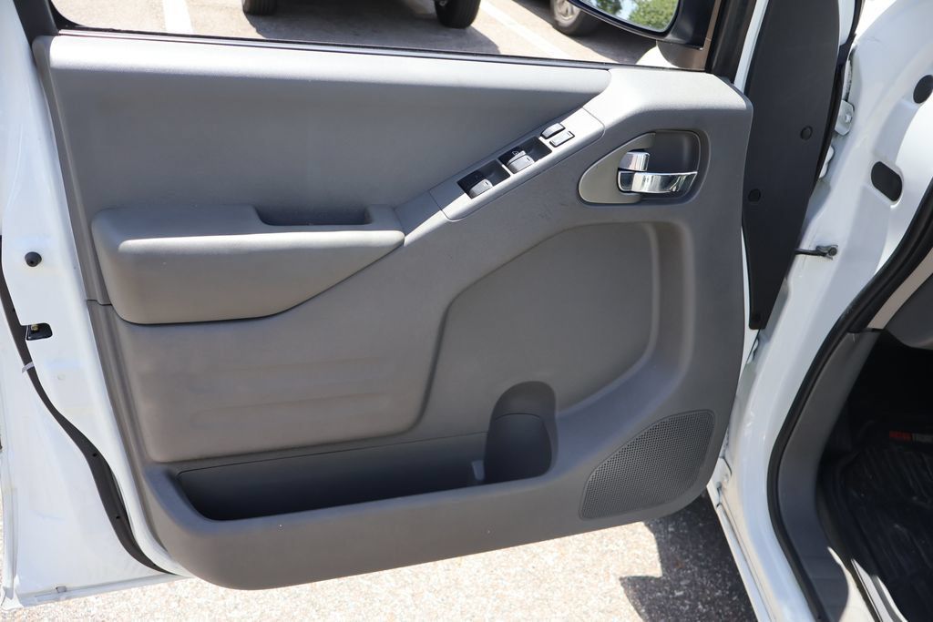 Used 2018 Nissan Frontier SV RWD image 11