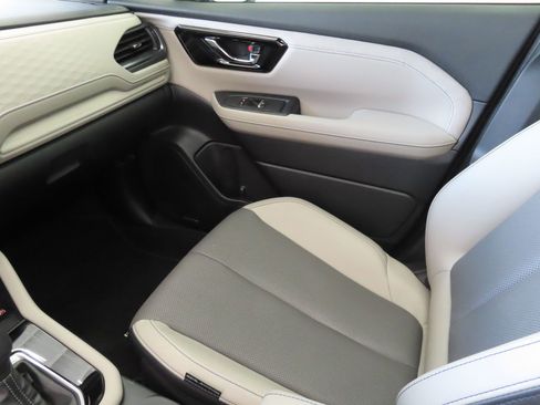 Used 2025 Subaru Forester Limited image 22