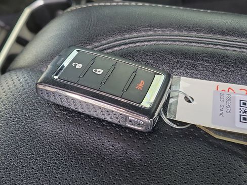 Used 2024 Jeep Wagoneer Series III image 30