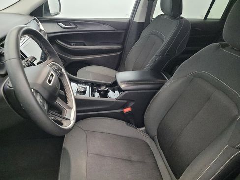 Used 2023 Jeep Grand Cherokee Laredo image 17