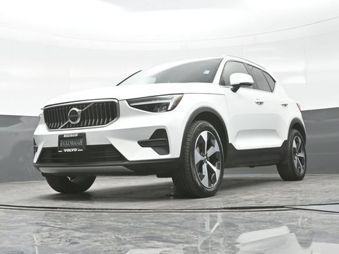 Used 2025 Volvo XC40 B5 Core AWD/4WD image 22