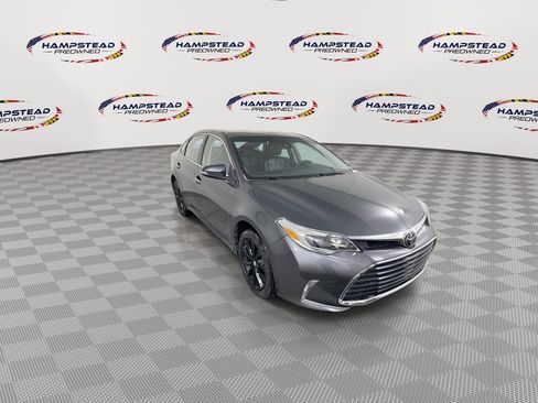 Used 2018 Toyota Avalon XLE image 2