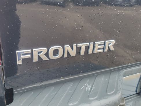 Used 2017 Nissan Frontier SV image 7