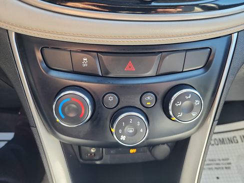 Certified 2020 Chevrolet Trax LT w/ LT Convenience Package image 15