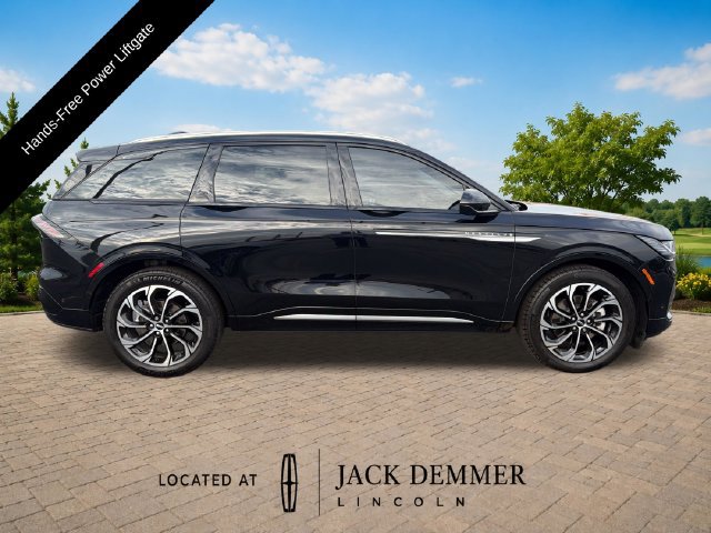 Used 2024 Lincoln Nautilus Reserve w/ Equipment Group 202A AWD/4WD image 8