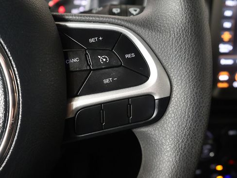 Used 2023 Jeep Renegade Latitude AWD/4WD image 37