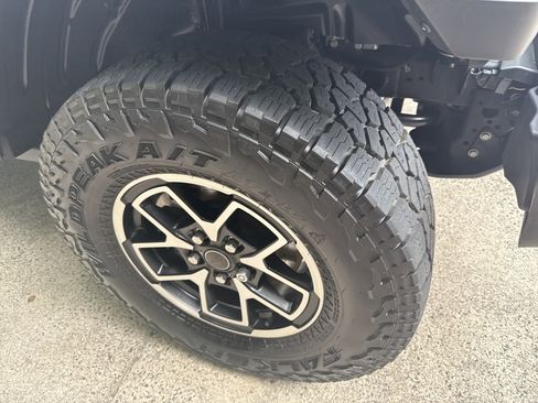 Used 2024 Jeep Gladiator Rubicon image 14