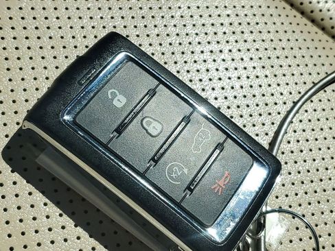 Used 2022 Jeep Grand Cherokee Limited w/ Luxury Tech Group II image 39