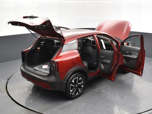 Certified 2025 Nissan Kicks SV image 26