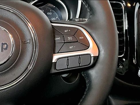 Used 2018 Jeep Compass Latitude AWD/4WD image 23