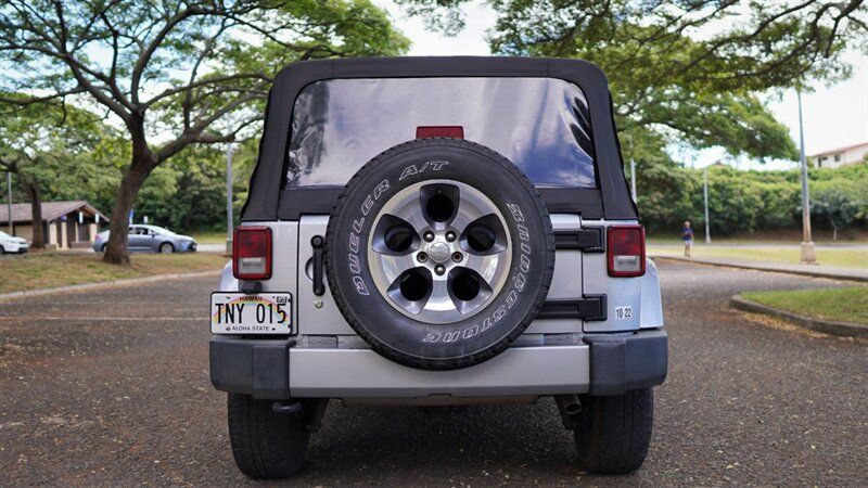 Used 2018 Jeep Wrangler Unlimited Sahara w/ Connectivity Group AWD/4WD image 6