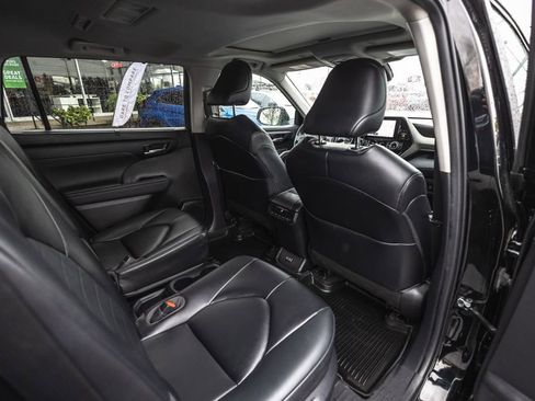 Used 2023 Toyota Highlander XLE image 33