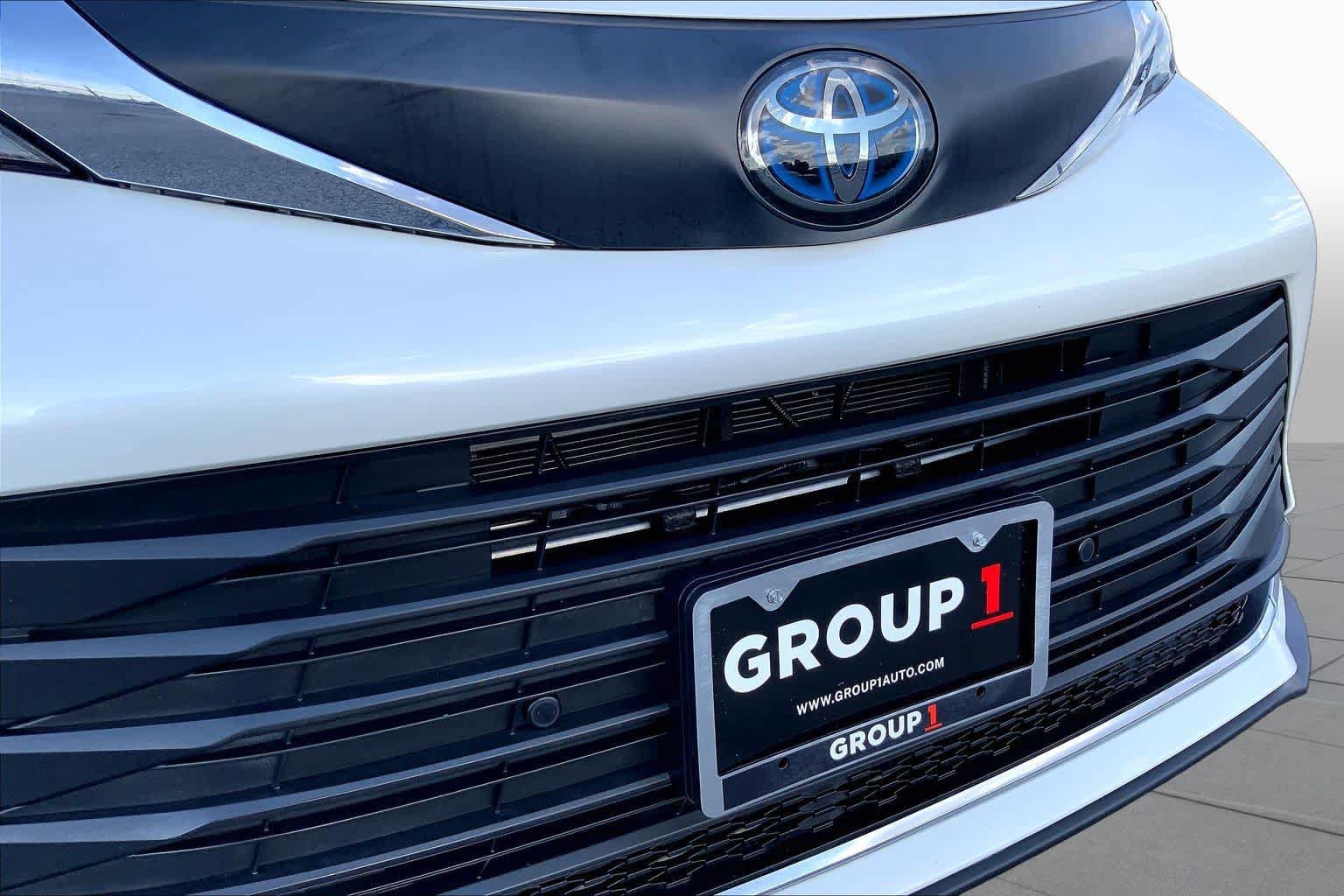 Used 2021 Toyota Sienna XLE w/ XLE Plus Package FWD image 29