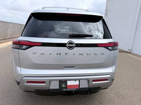 Used 2024 Nissan Pathfinder Platinum FWD image 7
