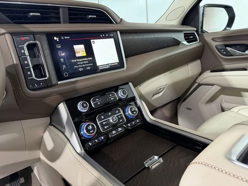 Used 2023 GMC Yukon Denali RWD image 26
