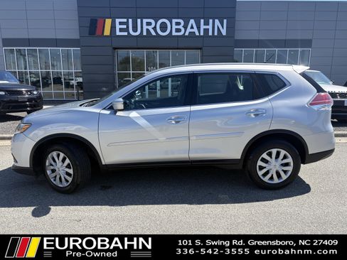 Used 2014 Nissan Rogue S image 2
