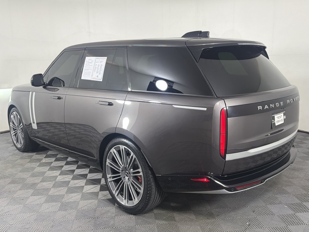 Used 2025 Land Rover Range Rover SE AWD/4WD image 3