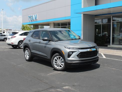 New 2026 Chevrolet TrailBlazer LS w/ LS Convenience Package FWD image 2