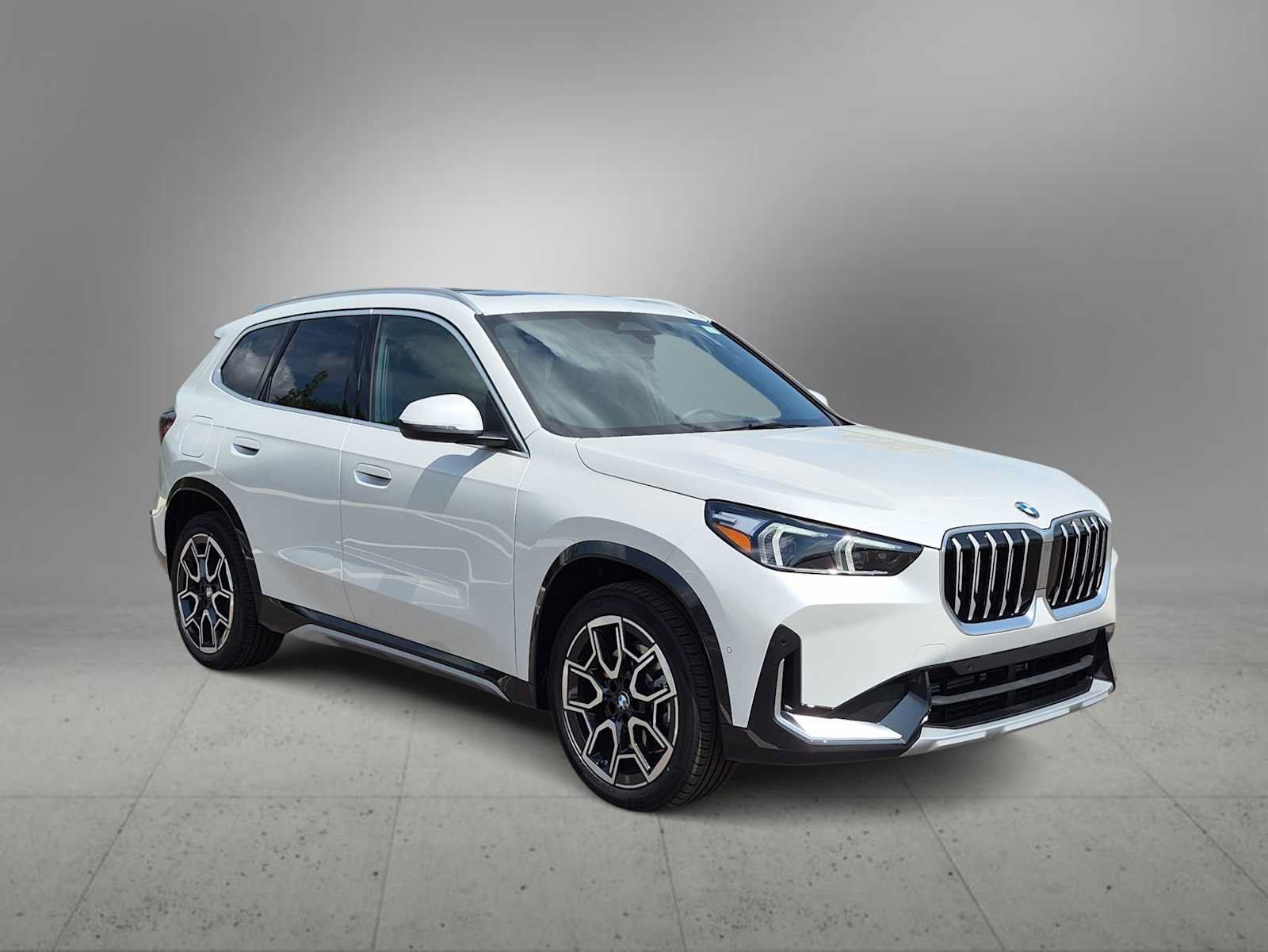 Used 2026 BMW X1 xDrive28i w/ Convenience Package AWD/4WD image 2