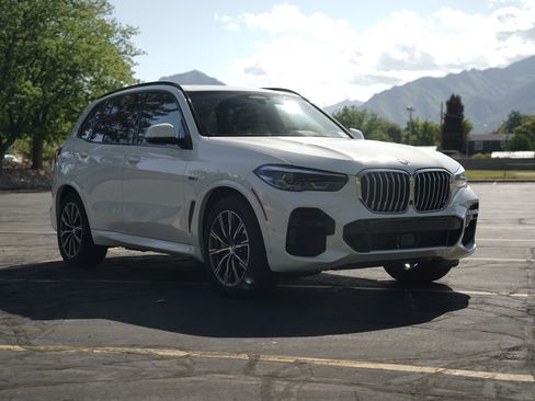 Used 2022 BMW X5 xDrive45e w/ M Sport Package AWD/4WD image 7