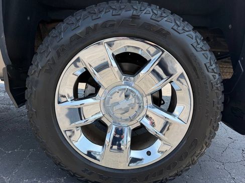Used 2017 Chevrolet Silverado 1500 LTZ Z71 w/ LTZ Plus Package AWD/4WD image 22
