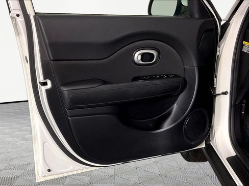 Used 2016 Kia Soul FWD image 18