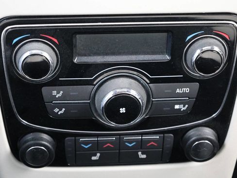 Used 2020 Jaguar F-PACE SVR image 23