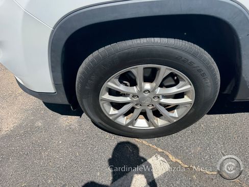 Used 2019 Jeep Cherokee Latitude w/ Popular Appearance Group AWD/4WD image 8