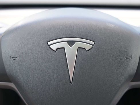 Used 2022 Tesla Model Y Long Range AWD/4WD image 13
