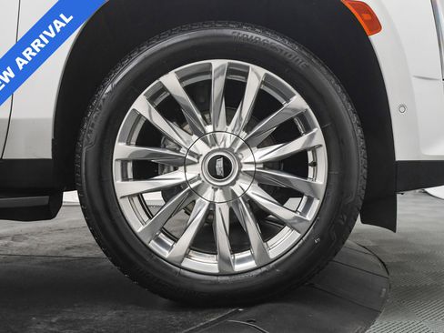 Used 2022 Cadillac Escalade ESV Premium Luxury image 37