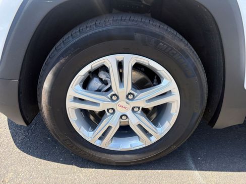 Used 2024 GMC Terrain SLE FWD image 29