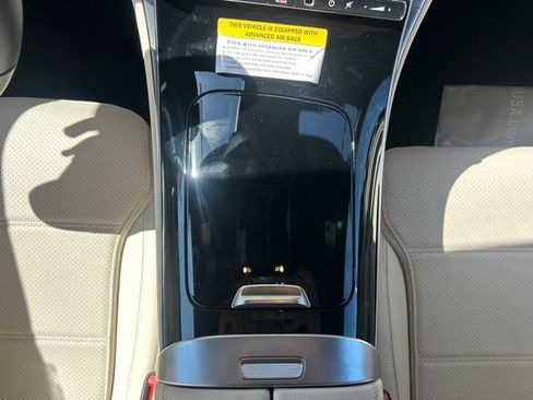 Used 2025 Mercedes-Benz GLC 300 image 27