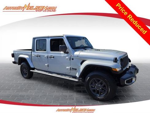 Used 2024 Jeep Gladiator Sport AWD/4WD image 1
