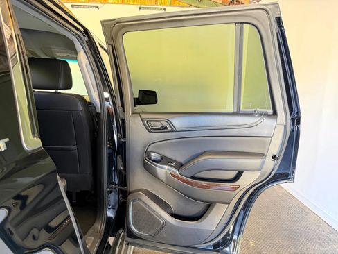 Used 2017 GMC Yukon SLT AWD/4WD image 32