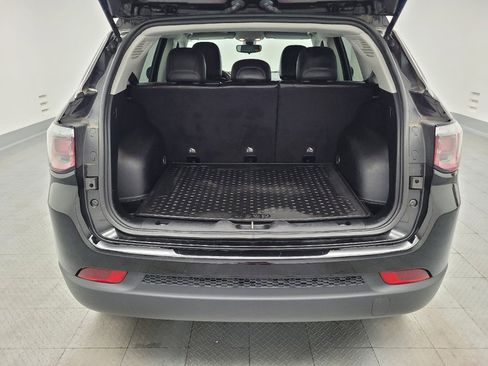 Used 2019 Jeep Compass Latitude w/ Cold Weather Group AWD/4WD image 29