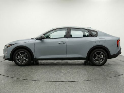 Used 2025 Kia K4 LXS image 5