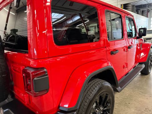 Certified 2025 Jeep Wrangler Unlimited Sahara AWD/4WD image 21