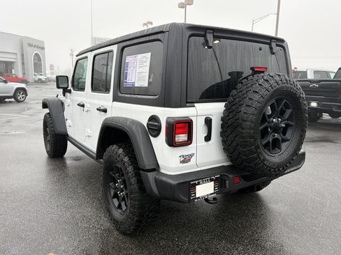 Used 2025 Jeep Wrangler Willys image 8