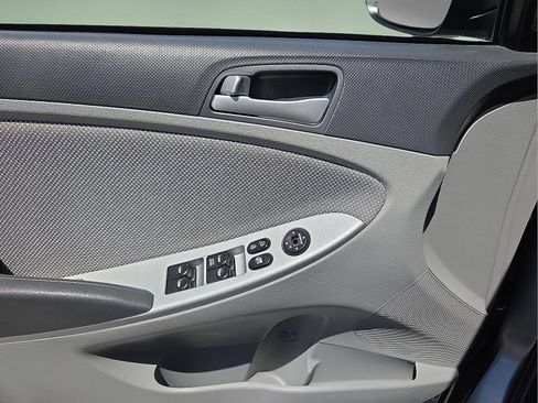 Used 2013 Hyundai Accent GLS FWD image 25